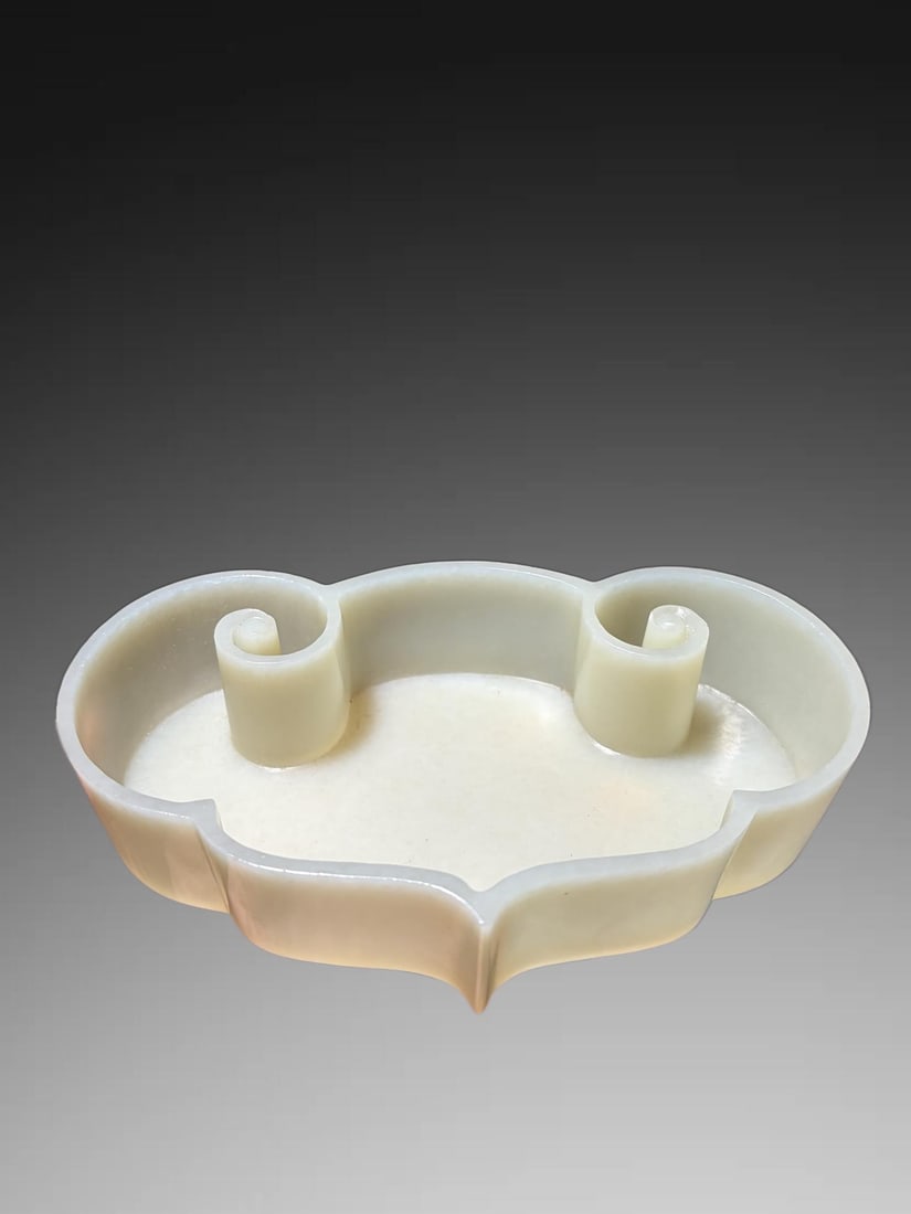 A Exquisite Hotan Jade Ruyi Brush Washer: A Exquisite Hotan Jade Ruyi Brush Washer,Qing Dynasty, China,Size:6.2inx3.7inx1.3in,Weight:223.4g 和田玉如意笔洗,中国清代