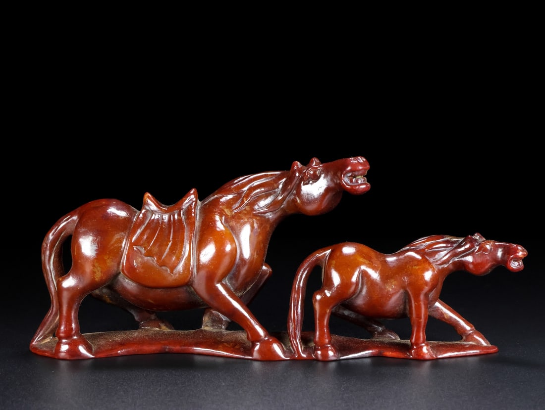A Exquisite Hotan Jade Horse Ornament: A Exquisite Hotan Jade Horse Ornament,Han Dynasty, China,Size:8.7inx2inx3.7in ,Weight:760g 和田玉马摆件,中国汉代