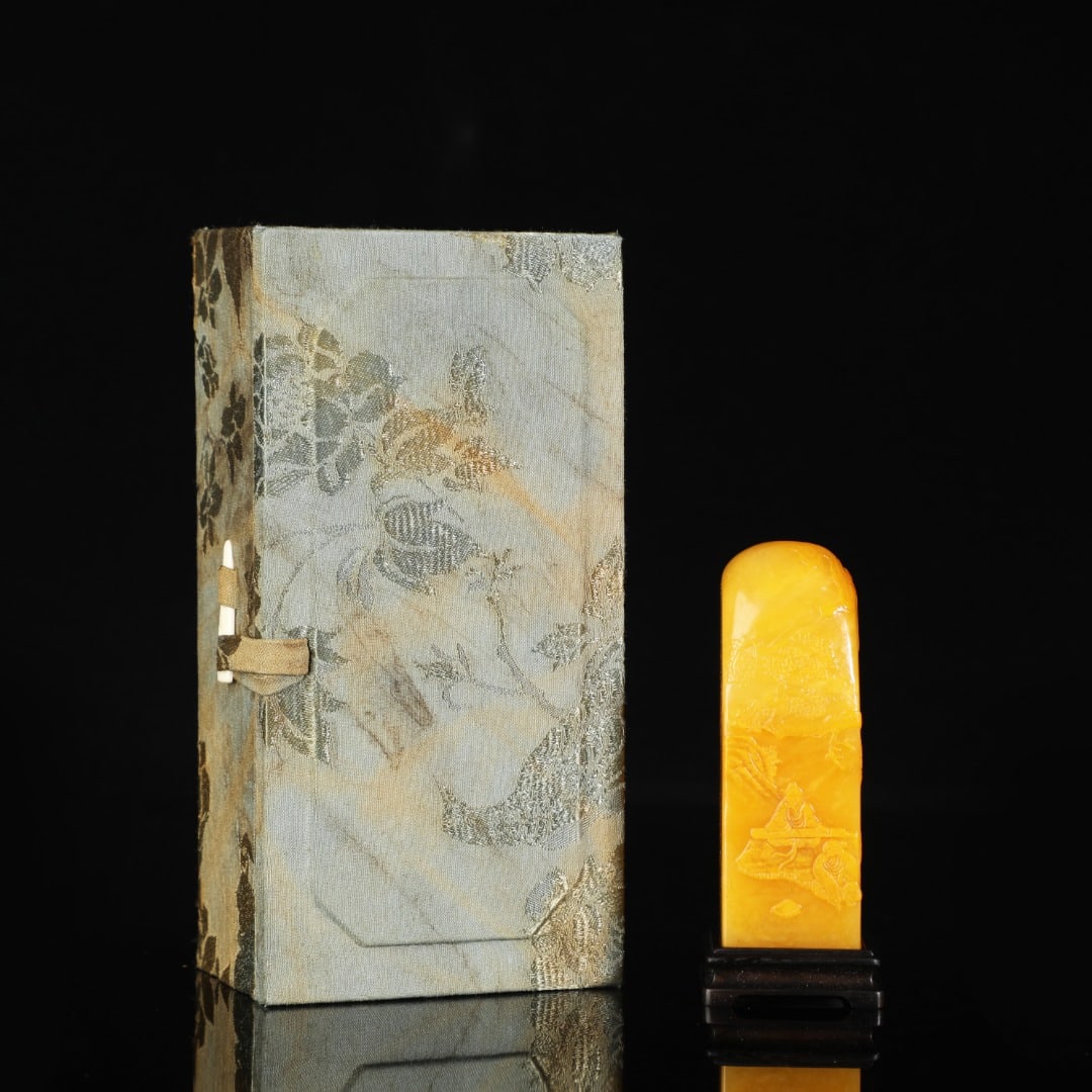 A Exquisite Shoushan Stone Figures Pattern Seal: A Exquisite Shoushan Stone Figures Pattern Seal,Modern Period of China,With Mark,Size:3.9inx1.4in ,Weight:286g 寿山石人物纹印章,近现代