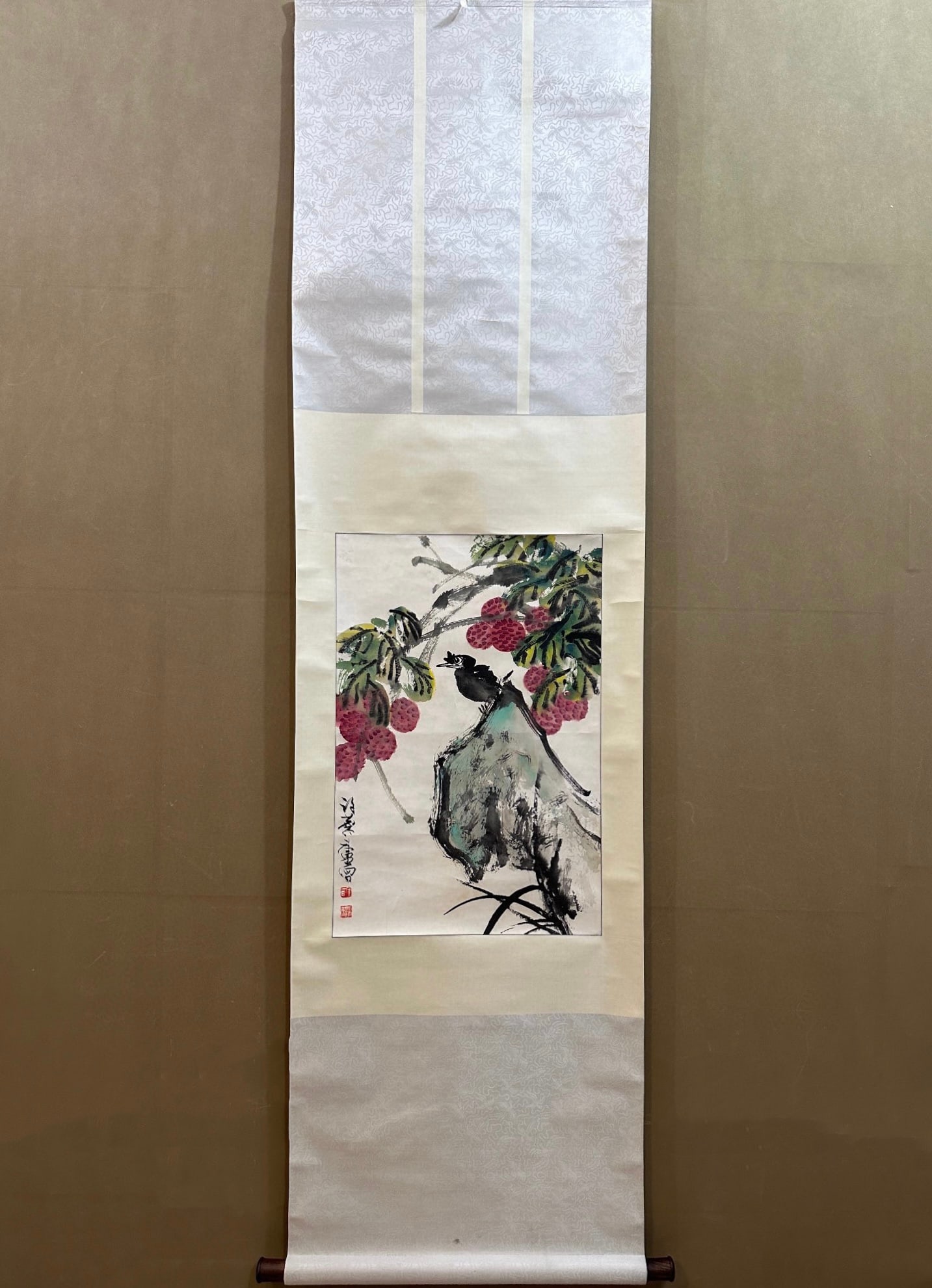 A Chinese Vertical Scroll Ink Painting of Flower and Bird on Paper: A Chinese Vertical Scroll Ink Painting of Flower and Bird on Paper,Modern Time,Xu Linlu,without frame size:17.7inx26.4in