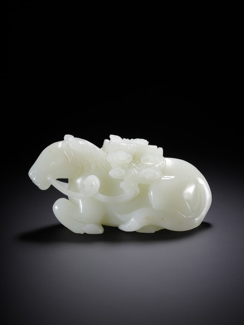 A Exquisite Hotan Jade Horse Ornament: A Exquisite Hotan Jade Horse Ornament,Qing Dynasty, China,Size:5.6inx1.9inx2.8in,Weight:652.2g 和田玉马摆件,中国清代
