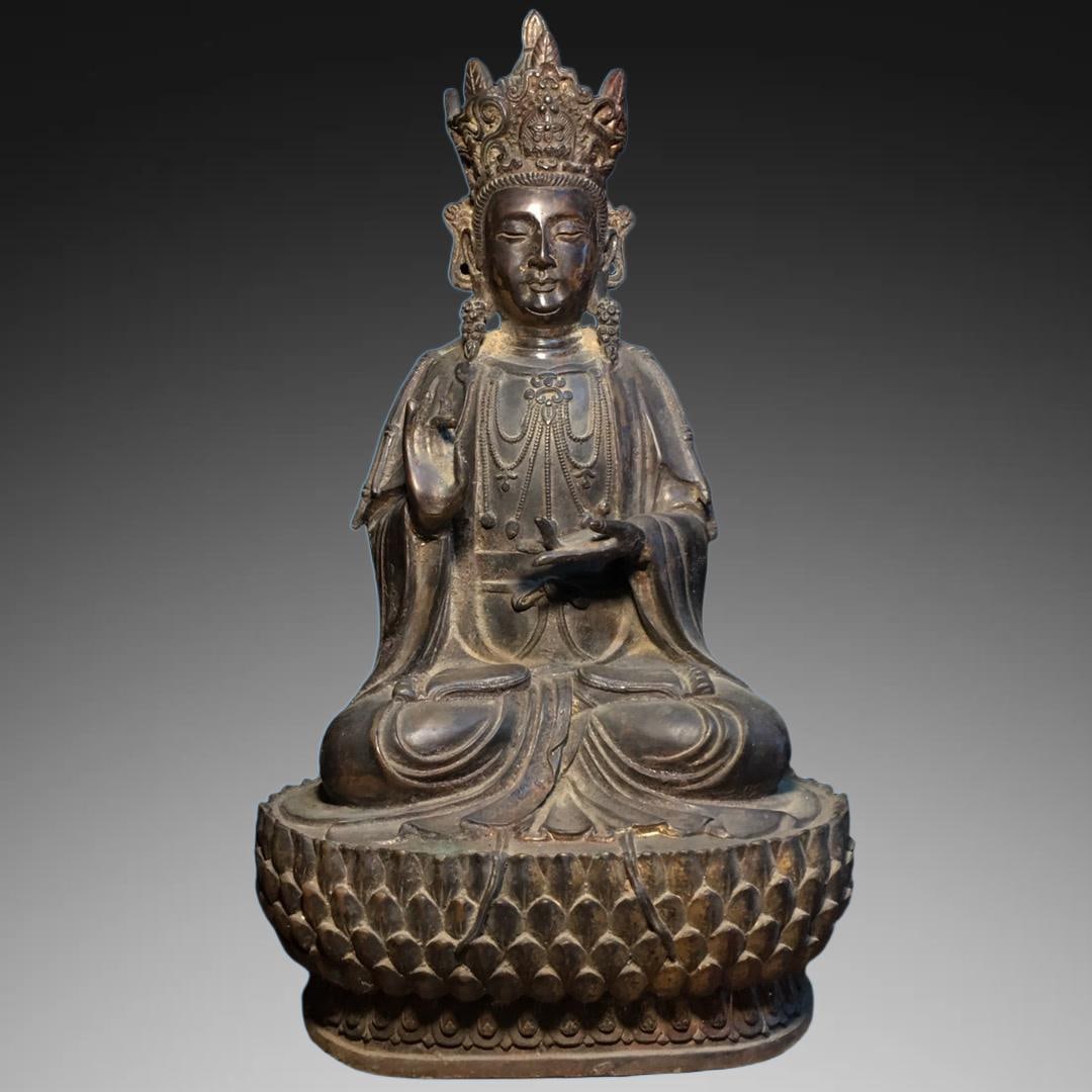 A Exquisite Bronze Buddha Statue Ornament: A Exquisite Bronze Buddha Statue Ornament,Ming Dynasty, China,Size:16.1inx8.7in,Weight:6390g 铜造佛像摆件,中国明代