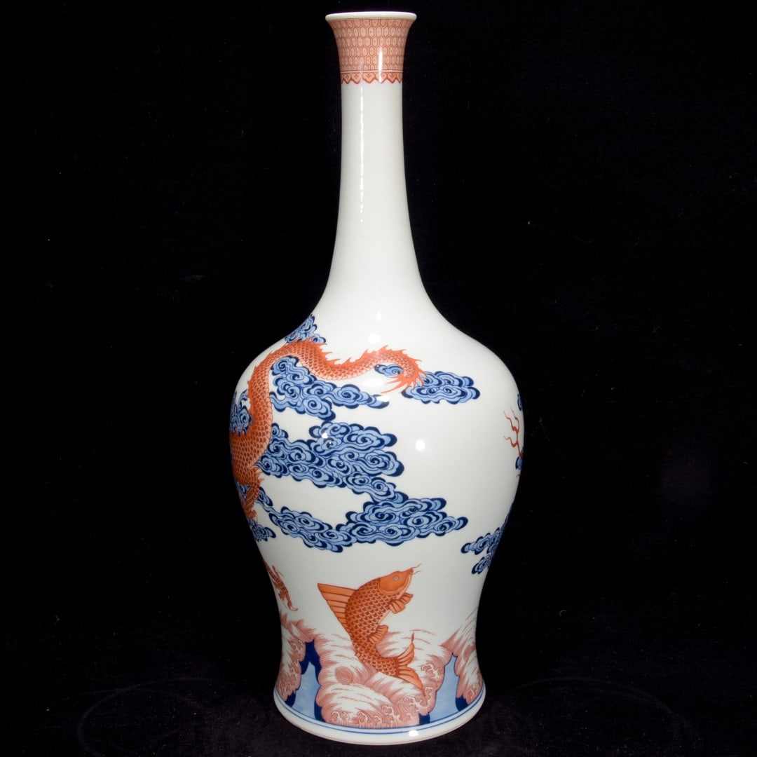 A Exquisite Blue and White Iron-Red Dragon Pattern Vase: A Exquisite Blue and White Iron-Red Dragon Pattern Vase,Qing Dynasty, China,Size:19.3inx8.3in 青花矾红龙纹瓶,中国清代