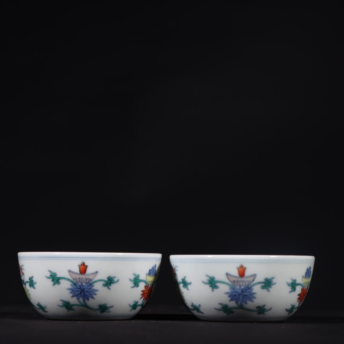 A pair of Exquisite Doucai Flower Pattern Cup: A pair of Exquisite Doucai Flower Pattern Cup,Qing Dynasty, China,Yongzheng Six-character Mark,Size:1.3inx2.8in(Pair) 一对斗彩花卉纹杯,中国&