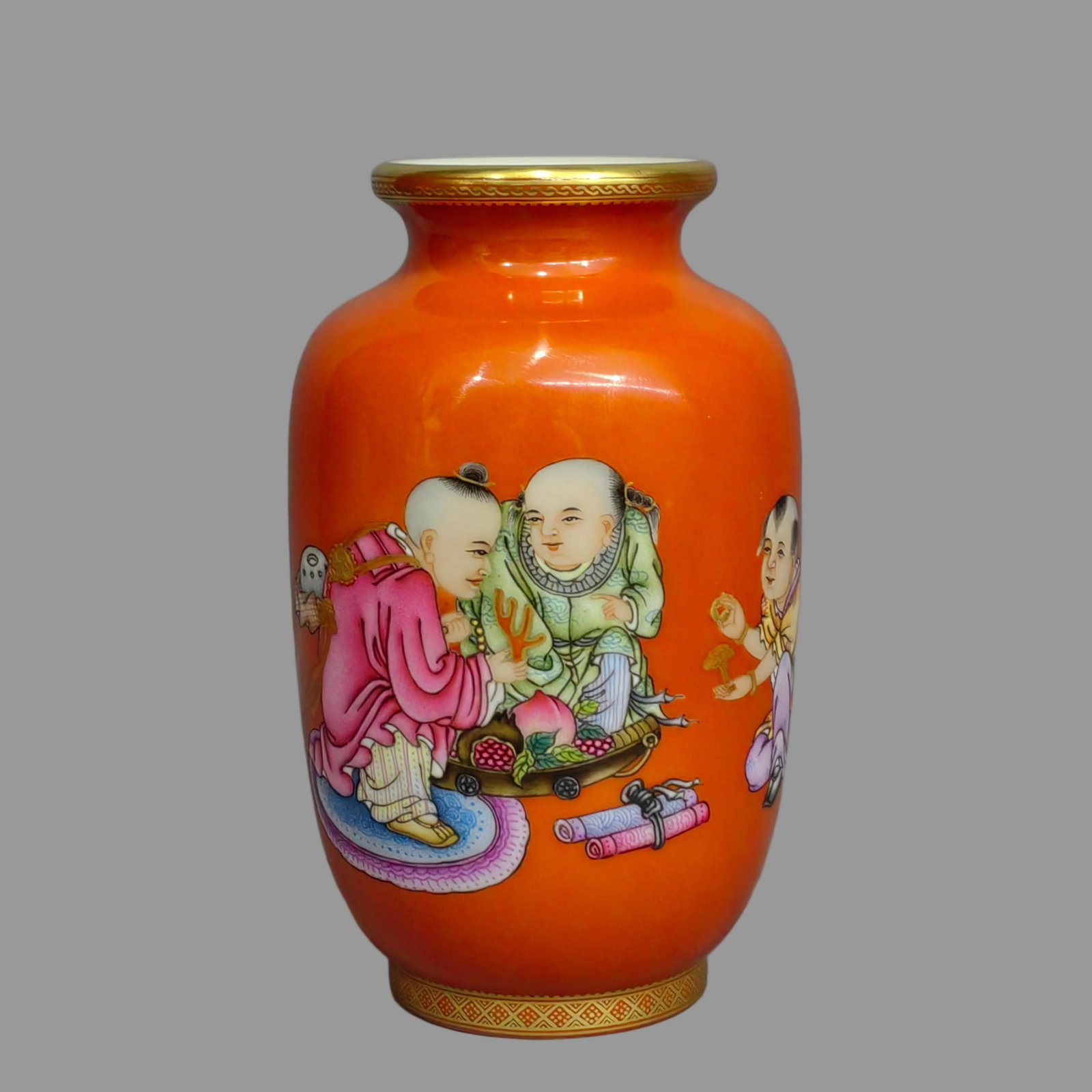 A Exquisite Famille-Rose Painted Gold Figures Pattern Vase: A Exquisite Famille-Rose Painted Gold Figures Pattern Vase,Qing Dynasty, China,Yongzheng Six-character Mark,Size:5.1inx2inx2.8in 粉彩描金人物纹瓶,ߑ