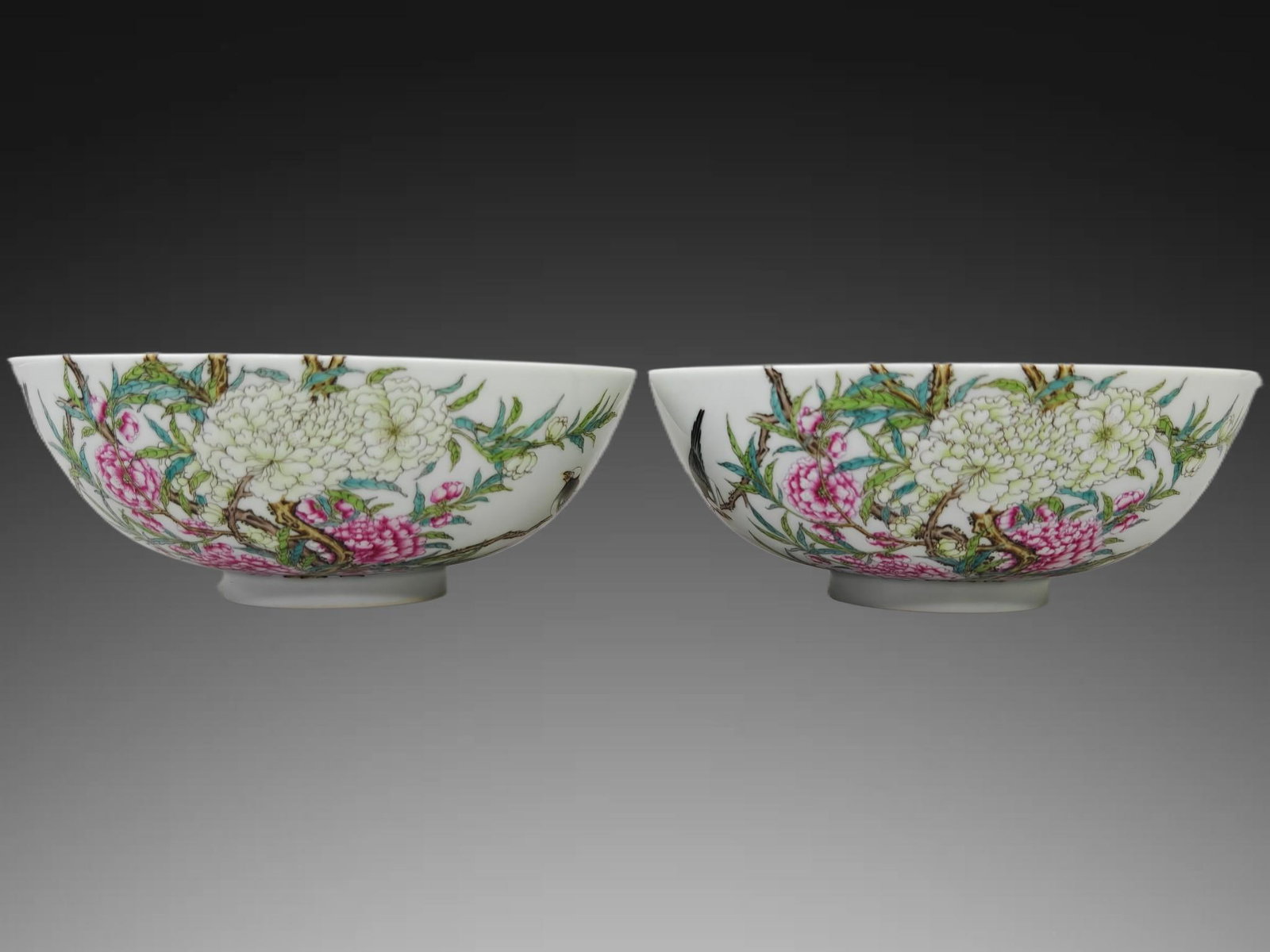 A pair of Exquisite Famille-Rose Flower and Bird Pattern Bowl: A pair of Exquisite Famille-Rose Flower and Bird Pattern Bowl,Qing Dynasty, China,Yongzheng Six-character Mark,Size:2.6inx6.6in 一对粉彩花鸟纹碗,中