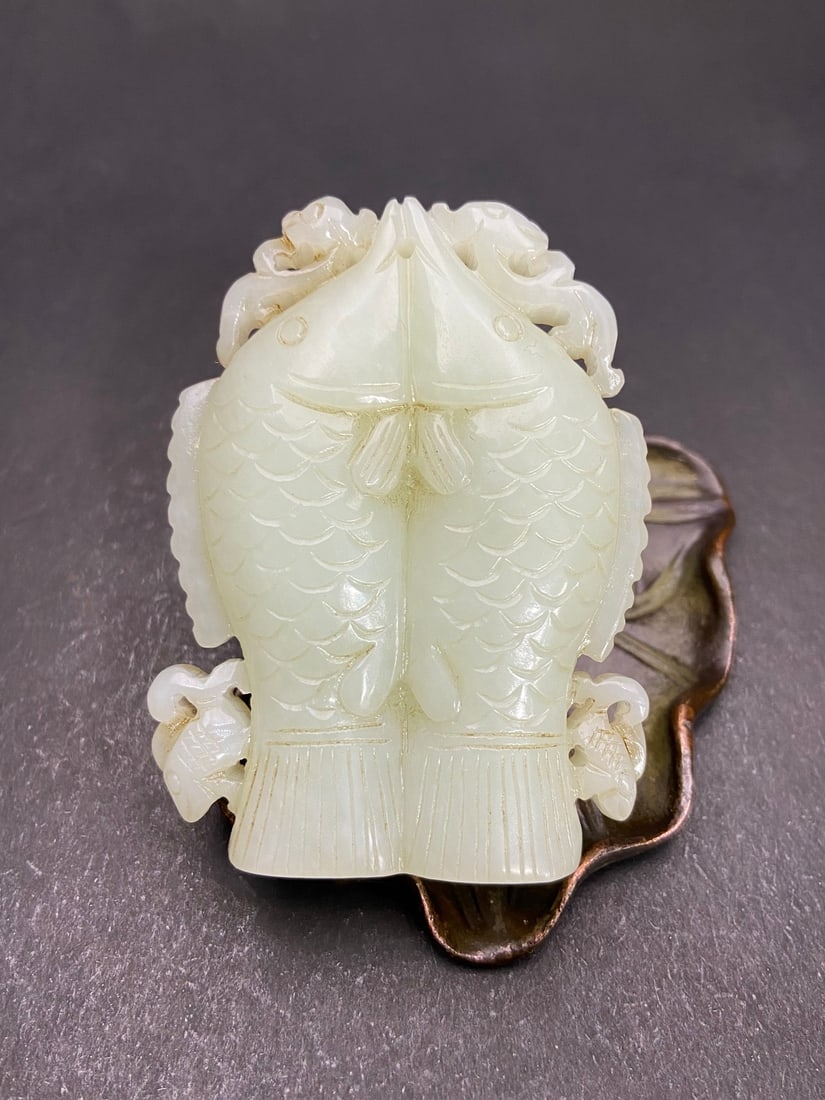 A Exquisite Hotan Jade Fish Pendant: A Exquisite Hotan Jade Fish Pendant,Ming Dynasty, China,Size:2.5inx1.9inx0.6in ,Weight:75g 和田玉鱼挂件,中国明代