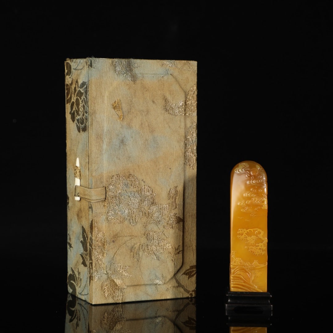 A Exquisite Shoushan Stone Landscape Pattern Seal: A Exquisite Shoushan Stone Landscape Pattern Seal,Republic of China,With Mark,Size:4.1inx1.2in ,Weight:202g 寿山石山水纹印章,民国,带&#