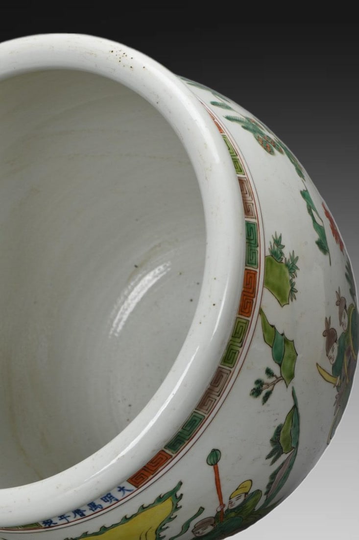 A Exquisite Wucai Figures Pattern Vat - 3
