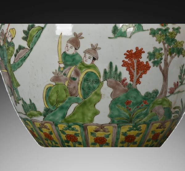 A Exquisite Wucai Figures Pattern Vat - 4