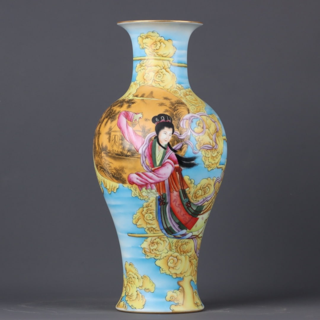 A Exquisite Enamel Gilt Figures Pattern Vase (1 of 8)