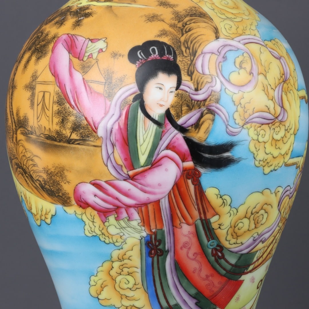 A Exquisite Enamel Gilt Figures Pattern Vase - 5