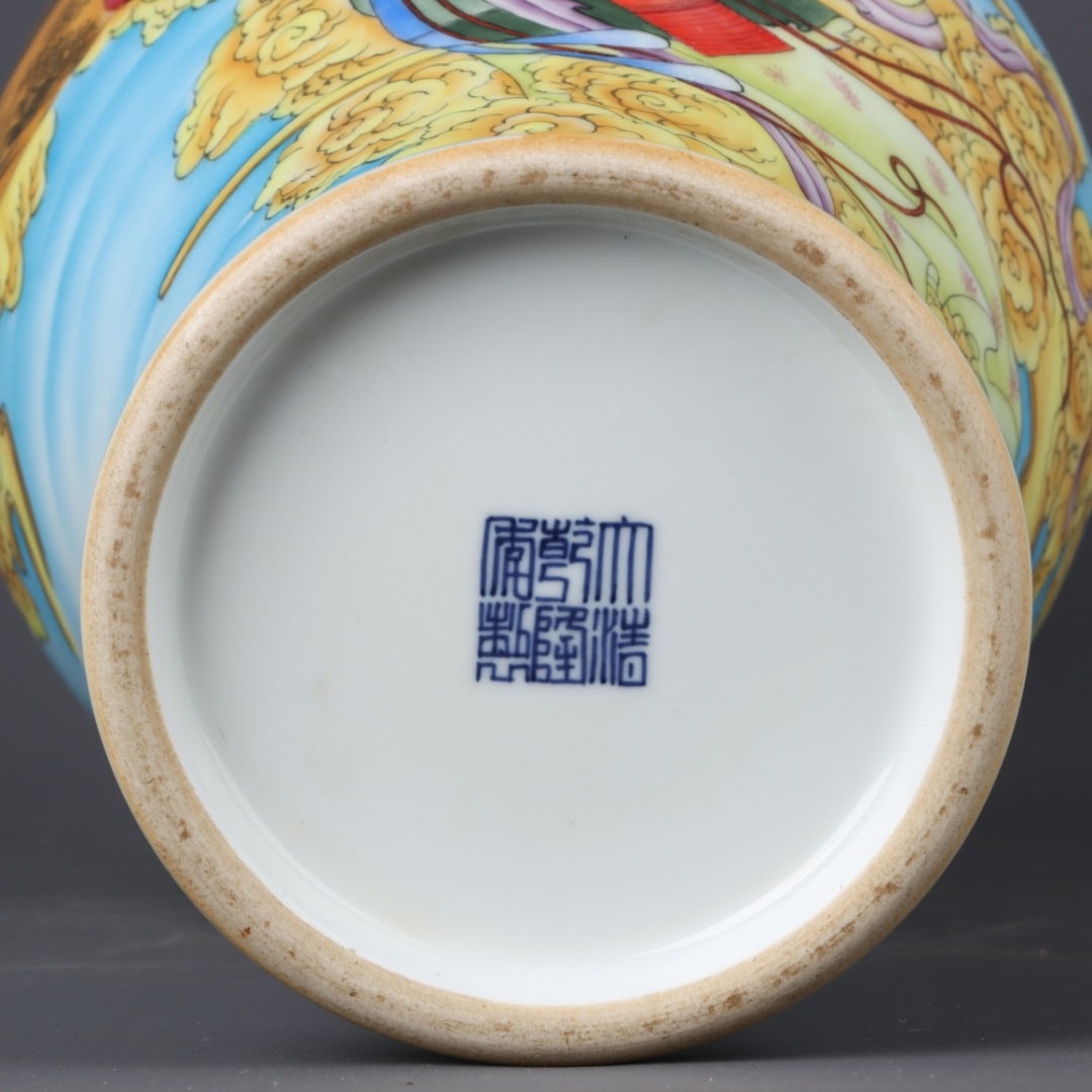 A Exquisite Enamel Gilt Figures Pattern Vase - 8