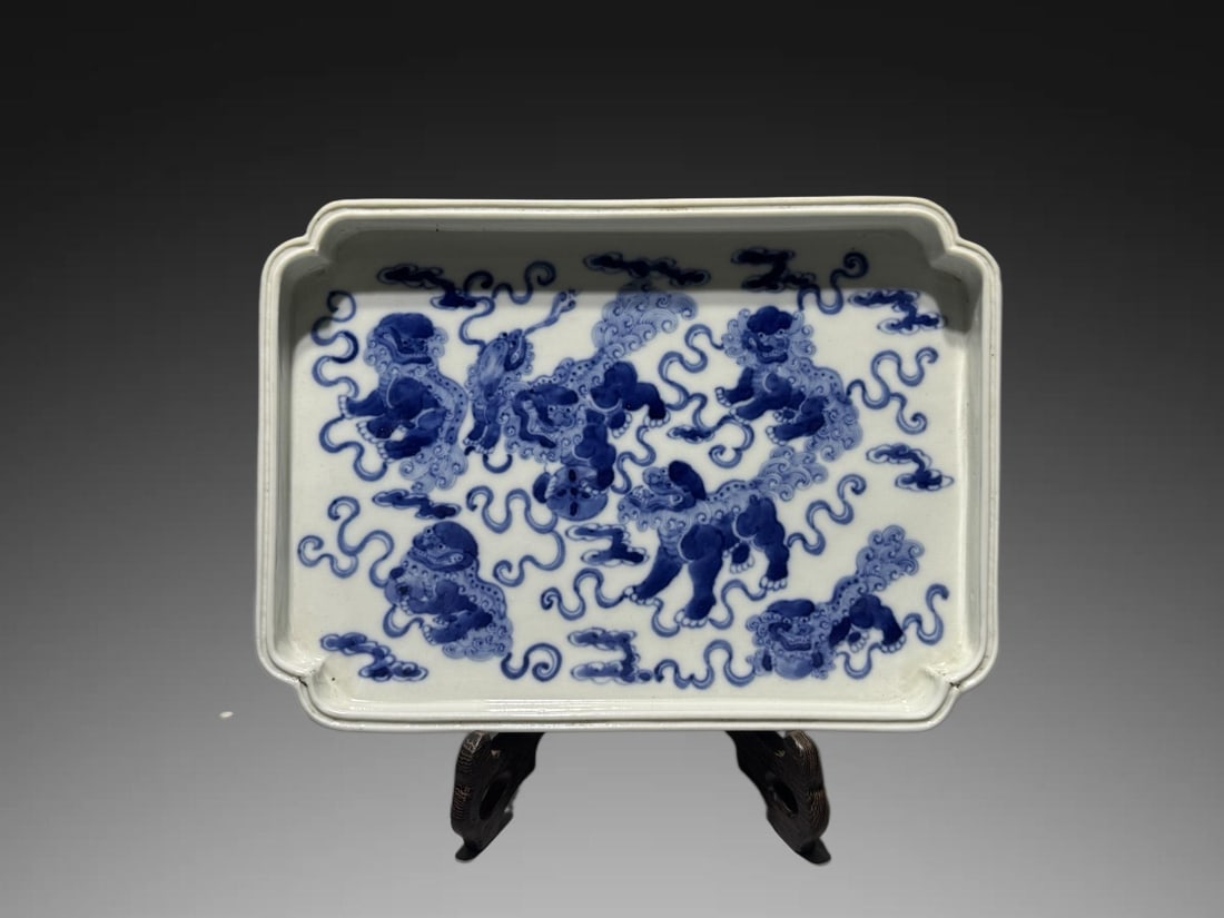 A Exquisite Blue and White Lion Pattern Basin: A Exquisite Blue and White Lion Pattern Basin,Qing Dynasty, China,Size:9.5inx6.9in 青花狮纹盆,中国清代