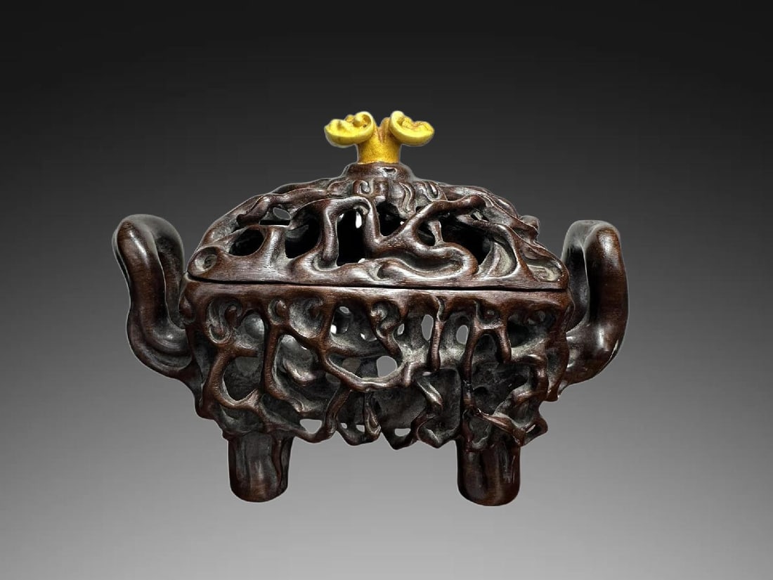 A Exquisite Zitanwood Double Ears Four Beast Legs Censer: A Exquisite Zitanwood Double Ears Four Beast Legs Censer,Qing Dynasty, China,Size:5.2inx3.2in ,Weight:300g 紫檀木双耳四足炉,中国清