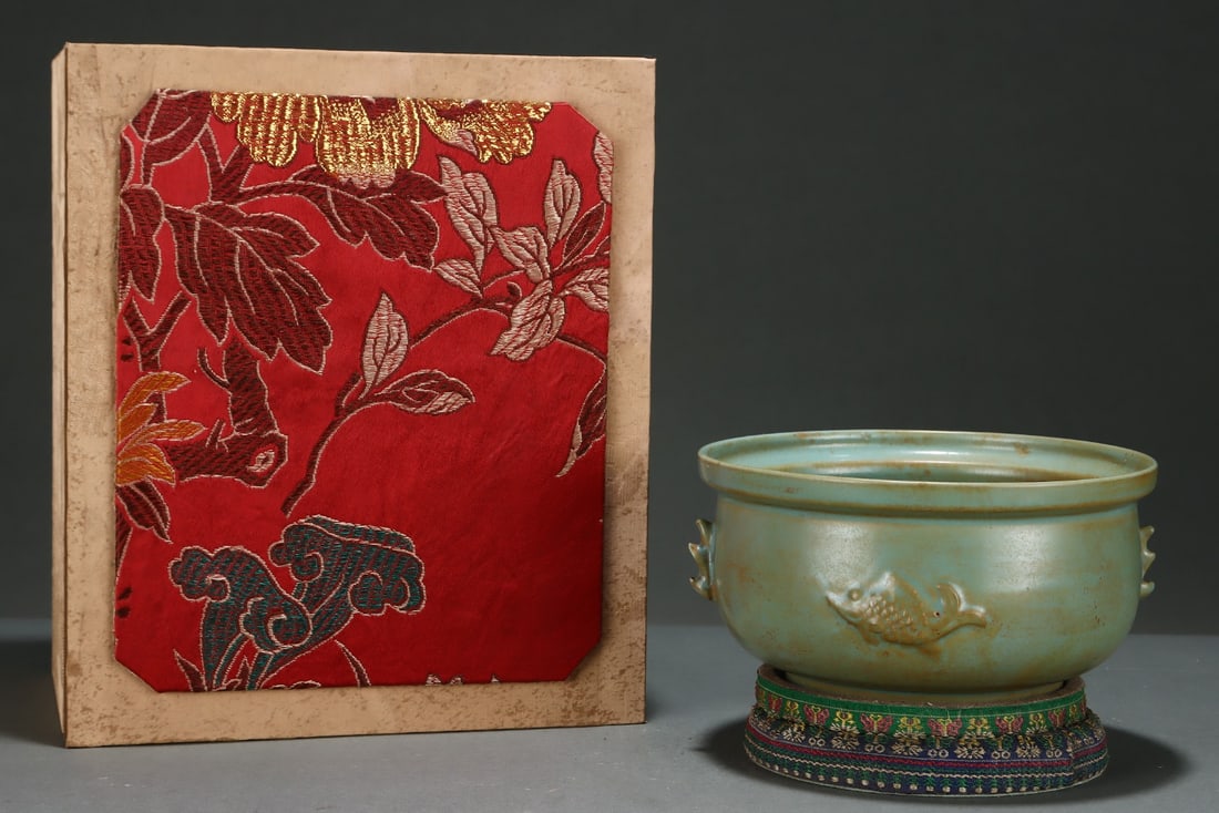 A Exquisite Ru Yao Fish Pattern Censer: A Exquisite Ru Yao Fish Pattern Censer,Song Dynasty, China,Size:3.8inx7.2in 汝窑鱼纹炉,中国宋代