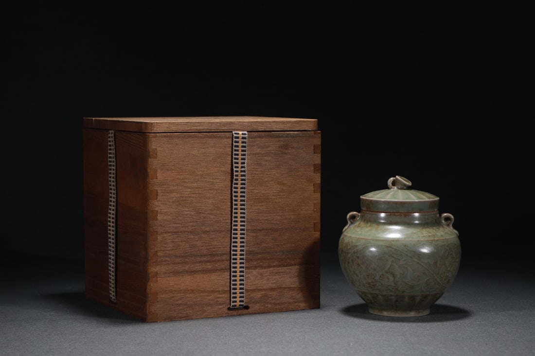 A Exquisite Yue Kiln Celadon Glazed Flower Pattern Jar: A Exquisite Yue Kiln Celadon Glazed Flower Pattern Jar,Five Dynasties,Size:4.7inx3.7in 越窑青瓷花卉纹罐,五代