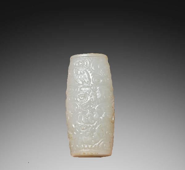 A Exquisite Hotan Jade Bats Pattern Handheld Carving: A Exquisite Hotan Jade Bats Pattern Handheld Carving,Qing Dynasty, China,Size:2.2inx1inx0.6in,Weight:48.5g