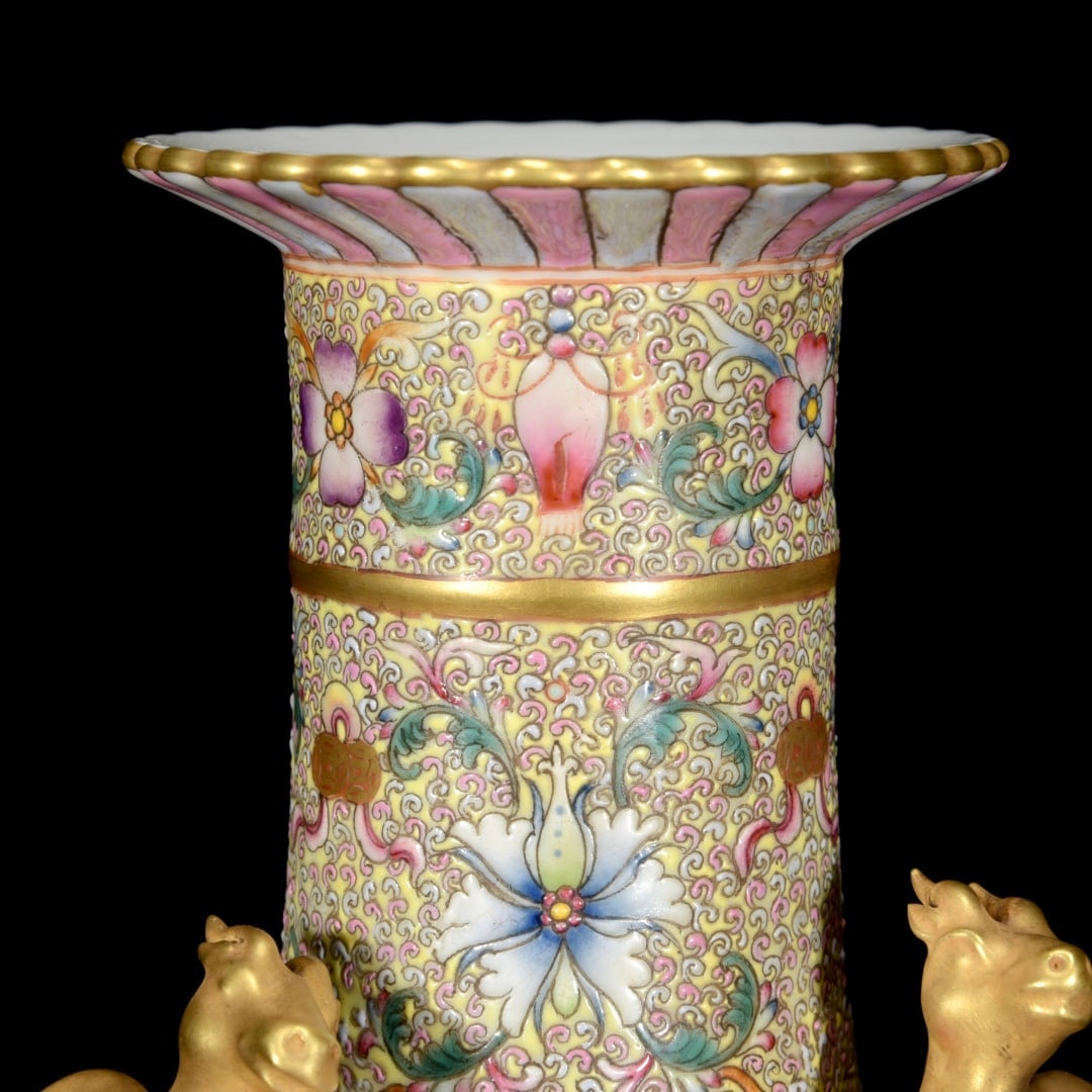 A Exquisite Enamel Arhat Pattern Vase - 4