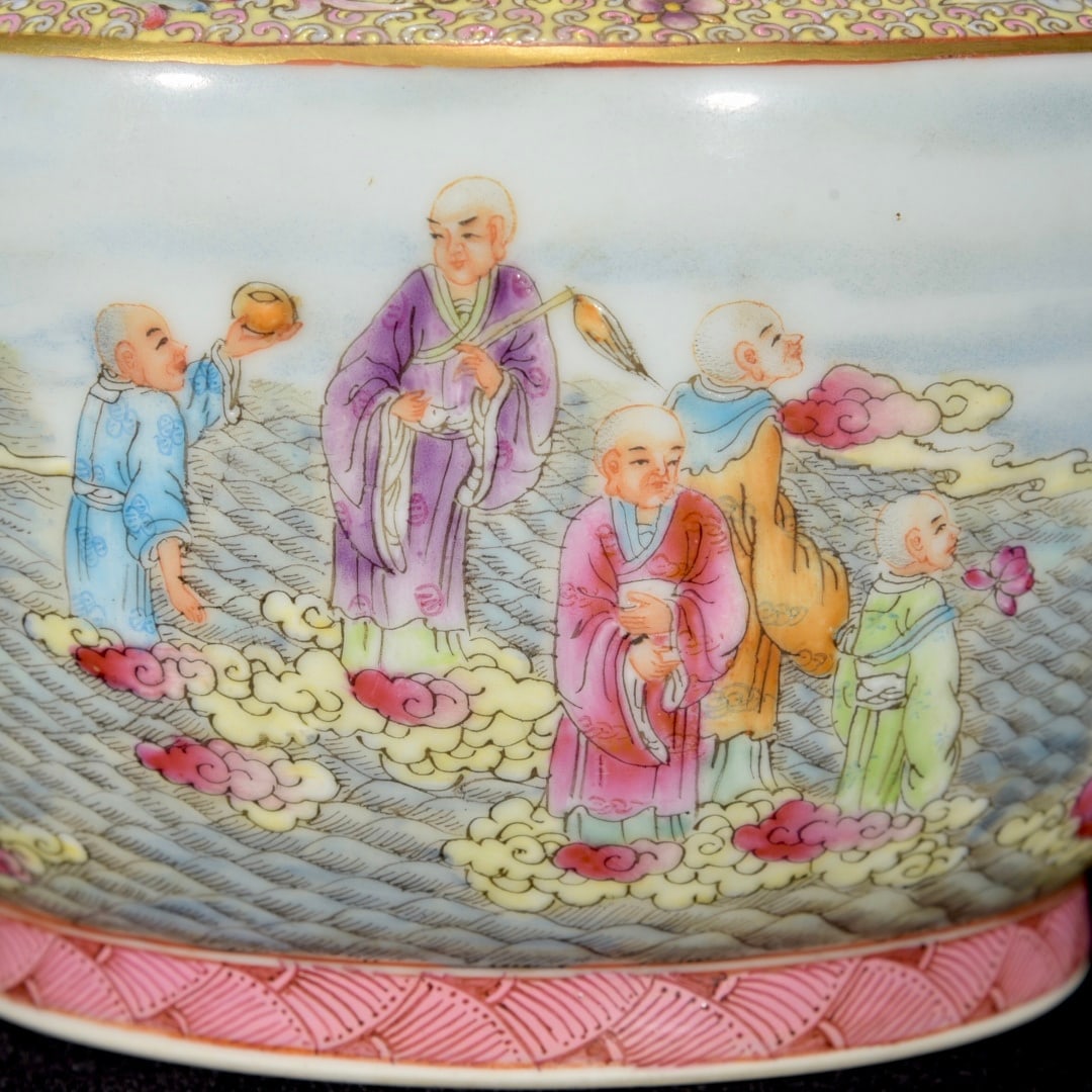 A Exquisite Enamel Arhat Pattern Vase - 6