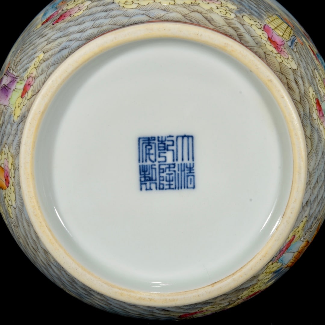 A Exquisite Enamel Arhat Pattern Vase - 9
