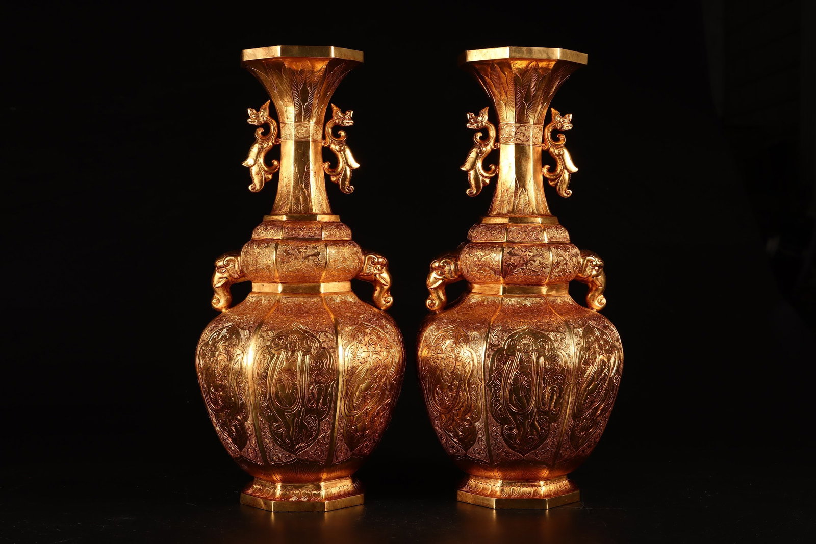 A pair of Exquisite Gilt Bronze Buddha statue Pattern Vase: A pair of Exquisite Gilt Bronze Buddha statue Pattern Vase,Tang Dynasty, China,Zhenguan Four-character Mark,Size:15inx6.7in,Weight:4287g