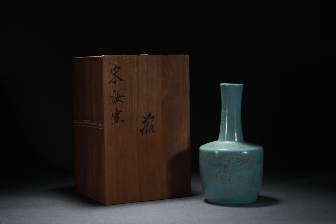 A Exquisite Ru Kiln Celadon Glazed Vase (1 of 9)