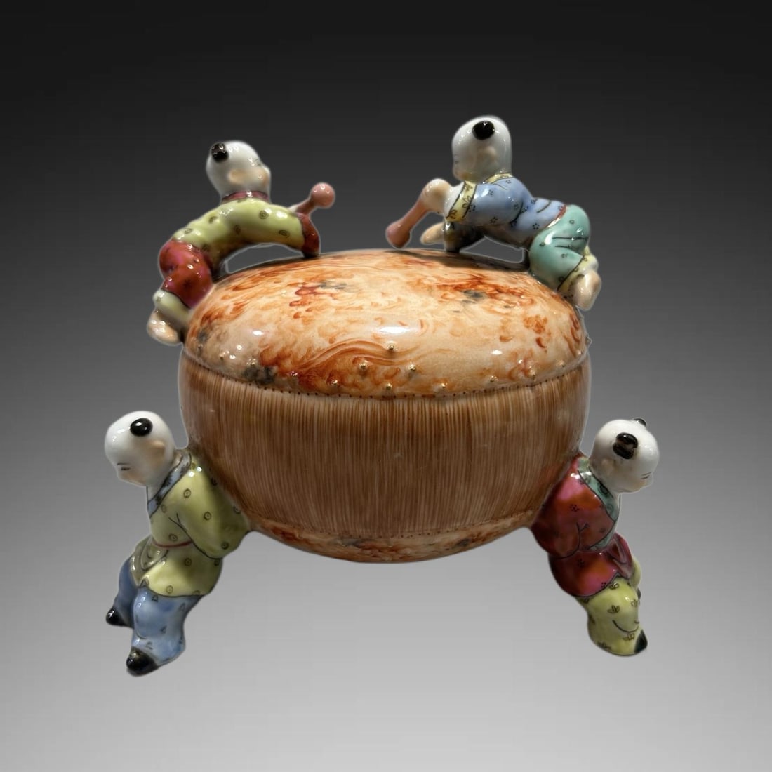 A Exquisite Stone Pattern Figures Ornament: A Exquisite Stone Pattern Figures Ornament,Qing Dynasty, China,Yongzheng Four-character Mark,Size:5.3inx5in 石纹人物摆件,中国清代,雍&#