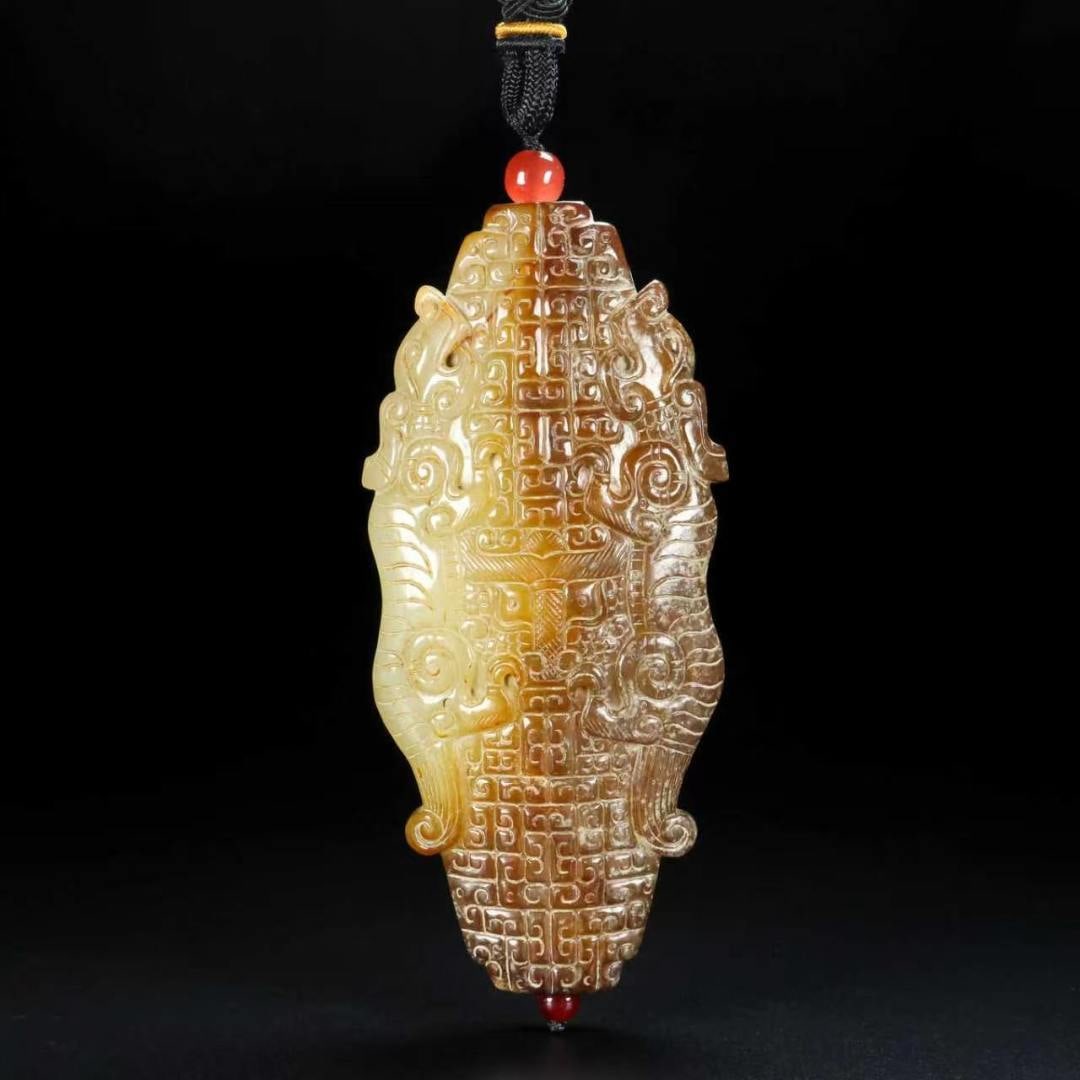 A Exquisite Hotan Jade Pendant: A Exquisite Hotan Jade Pendant,Han Dynasty, China,Size:4.3inx2inx0.9in ,Weight:182g 和田玉佩,中国汉代