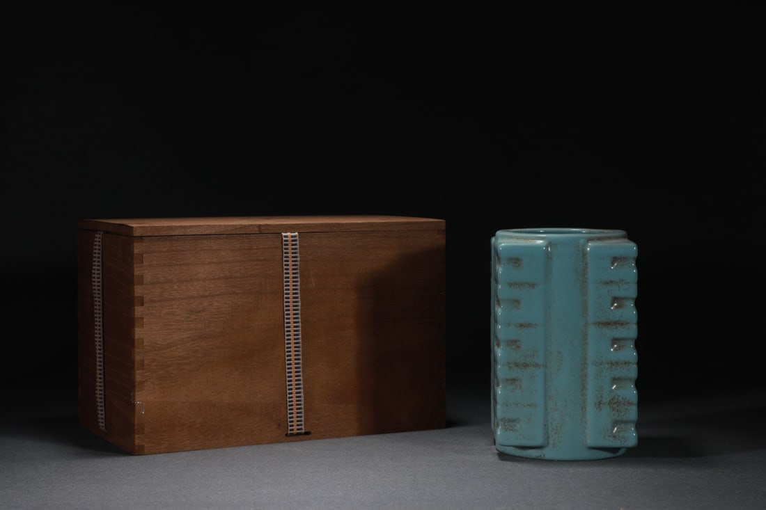 A Exquisite Ru Kiln Celadon Glazed Vase: A Exquisite Ru Kiln Celadon Glazed Vase,Song Dynasty, China,Size:6.9inx4.3in 汝窑天青釉瓶,中国宋代