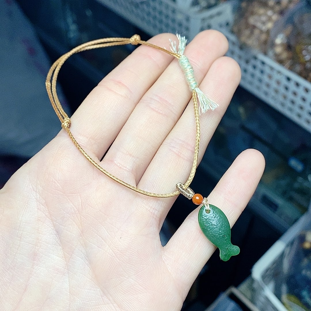 A Exquisite Jasper Fish Bracelet Cord: A Exquisite Jasper Fish Bracelet Cord,Size:0.7inx0.4in 和田碧玉鱼手绳