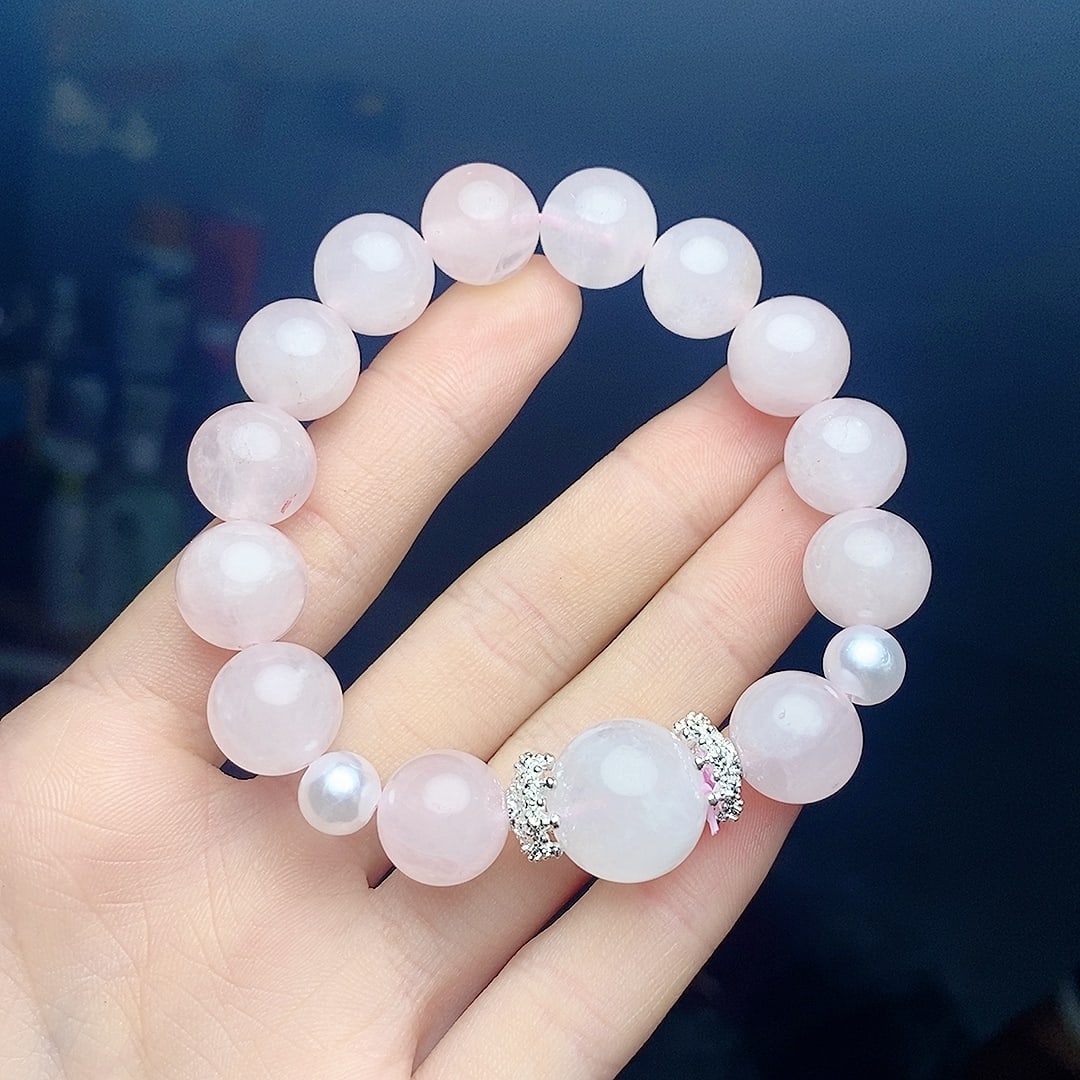 A Exquisite Rose Quartz Bracelet
