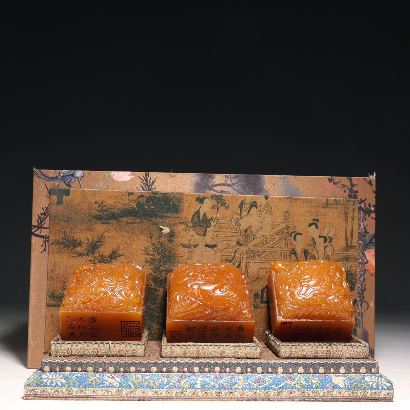 A Set of Fine Tianhuang Stone Phoenix Pattern Seals: A Set of Fine Tianhuang Stone Phoenix Pattern Seals,Qing Dynasty,China,Size:2.7inx1.6in,(Box)11.8inx6.7inx4.7in,Weight:1150g 一套田黄石凤纹印章,&#