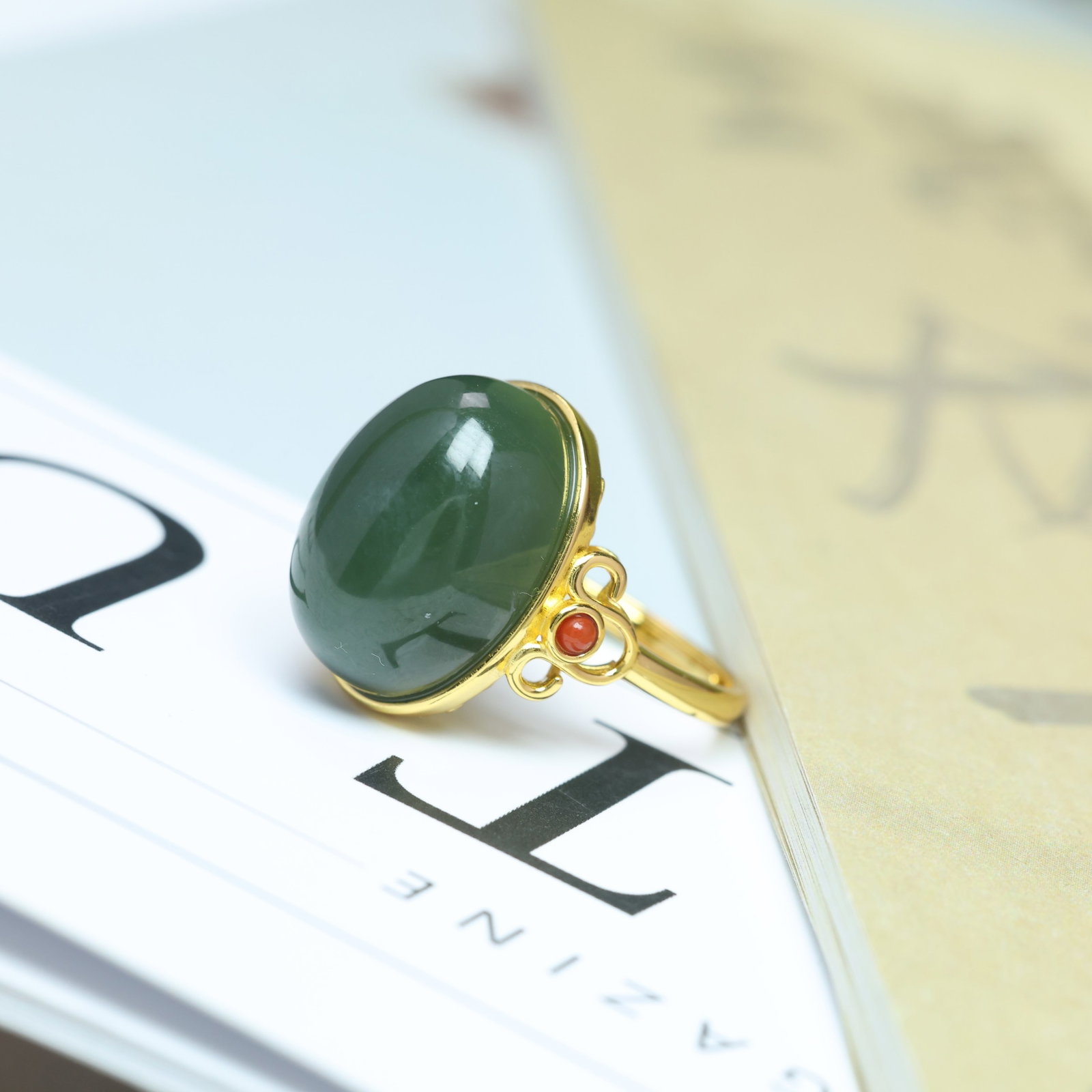 An Exquisite Sterling Silver-Gold Plated Inlaid Sapphire Ring: An Exquisite Sterling Silver-Gold Plated Inlaid Sapphire Ring,Size:13mmx18mm 纯银镀金镶青玉戒指