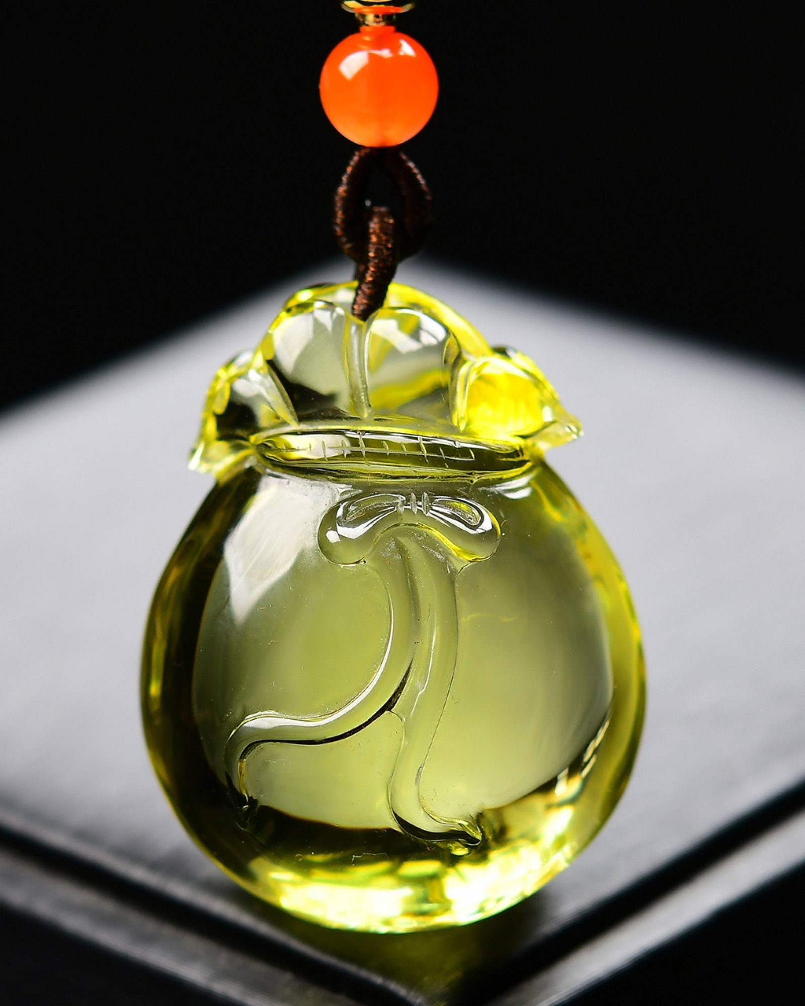 An Exquisite Crystal Pendant: An Exquisite Crystal Pendant,Size:42mmx32mmx25mm,Weight:47g 水晶吊坠