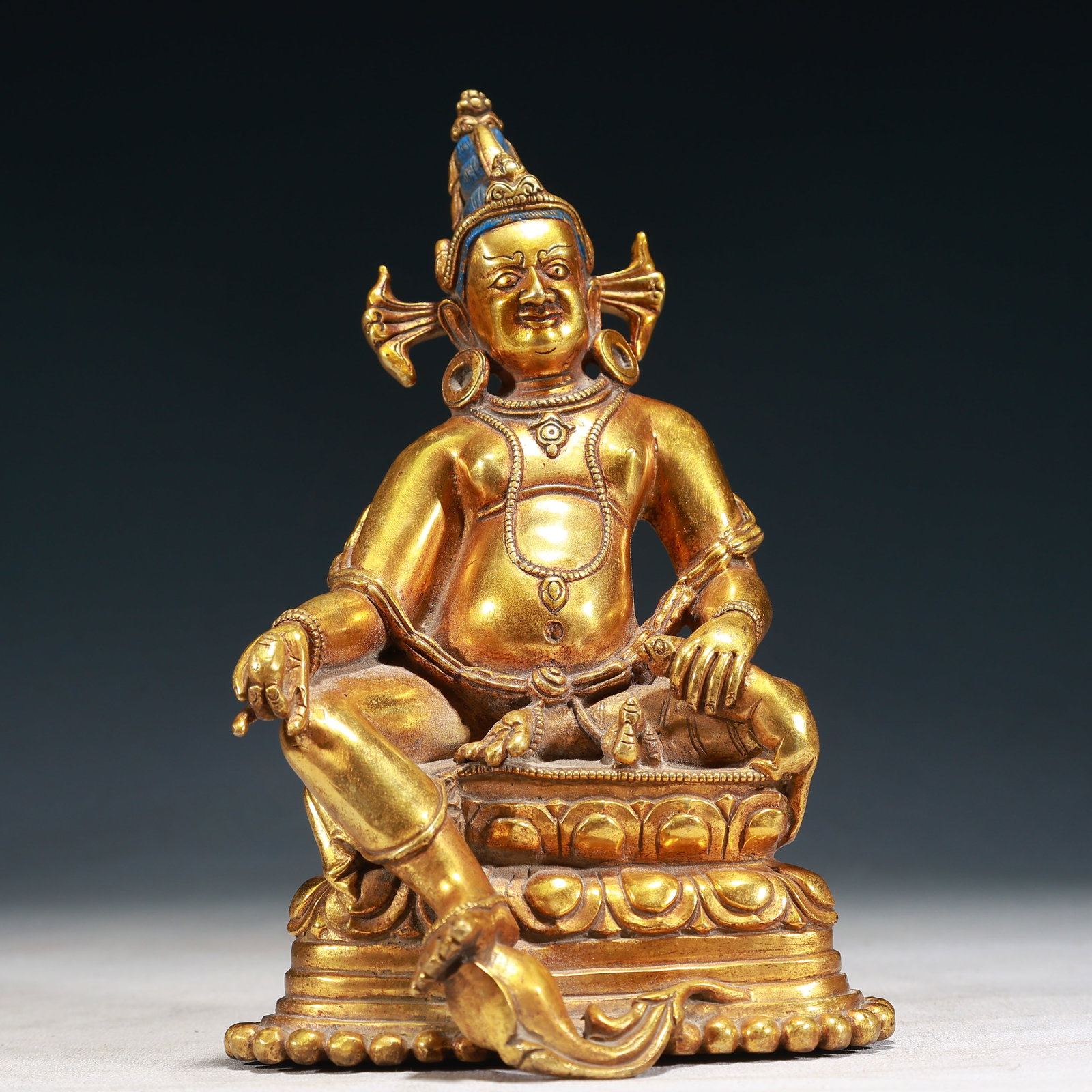 A Solemn Gilt Bronze Statue of Mammon: A Solemn Gilt Bronze Statue of Mammon,Qing Dynasty,China,Size:7.7inx5.1inx4.7in,Weight:1950g 铜鎏金财神像,中国清代