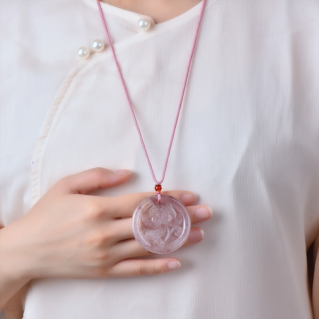 An Exquisite Red Jade Flower Pattern Pendant: An Exquisite Red Jade Flower Pattern Pendant,Size:51mmx51mm 红玉花卉纹挂件