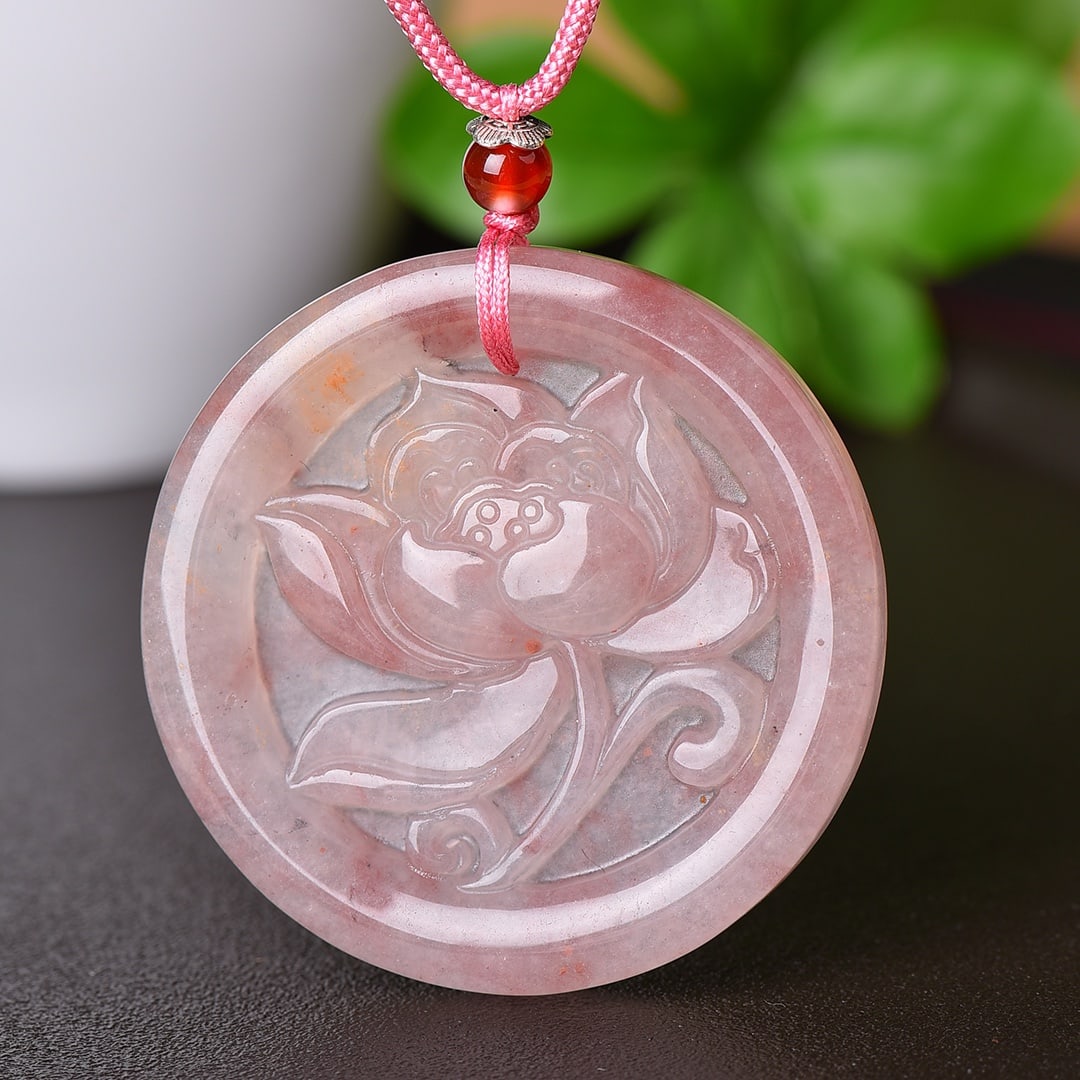 An Exquisite Red Jade Flower Pattern Pendant - 2