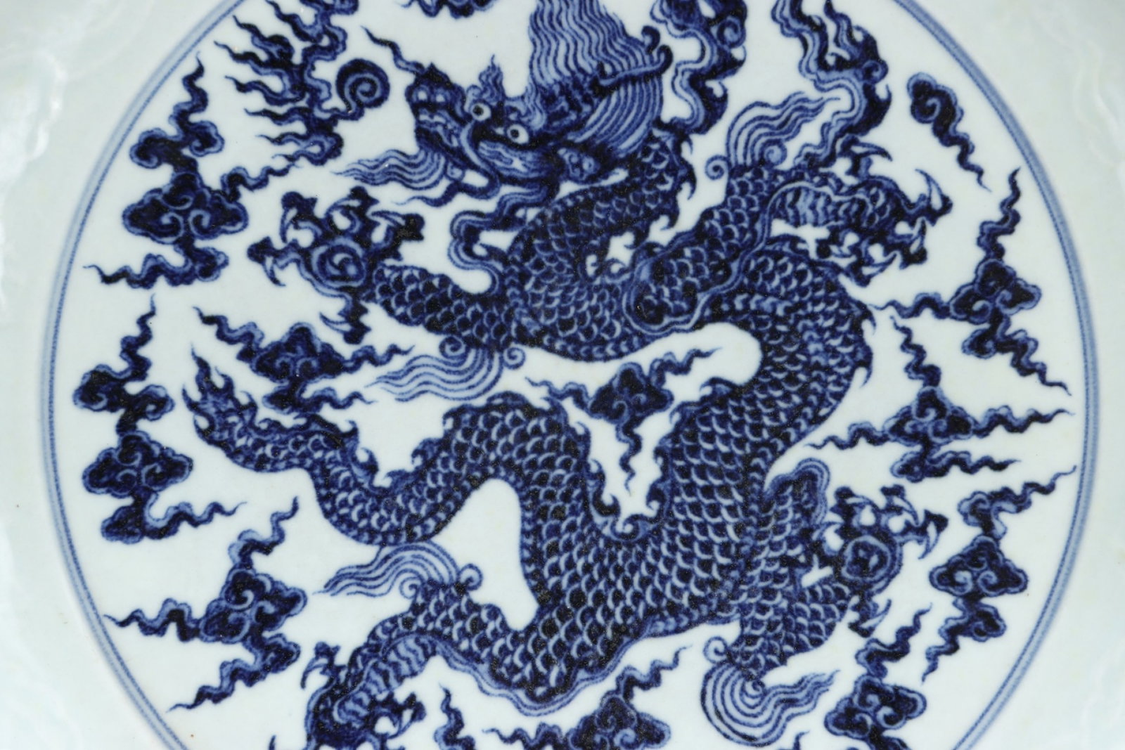 A Huge Blue and White Auspicious Cloud and Dragon Pattern Plate - 3