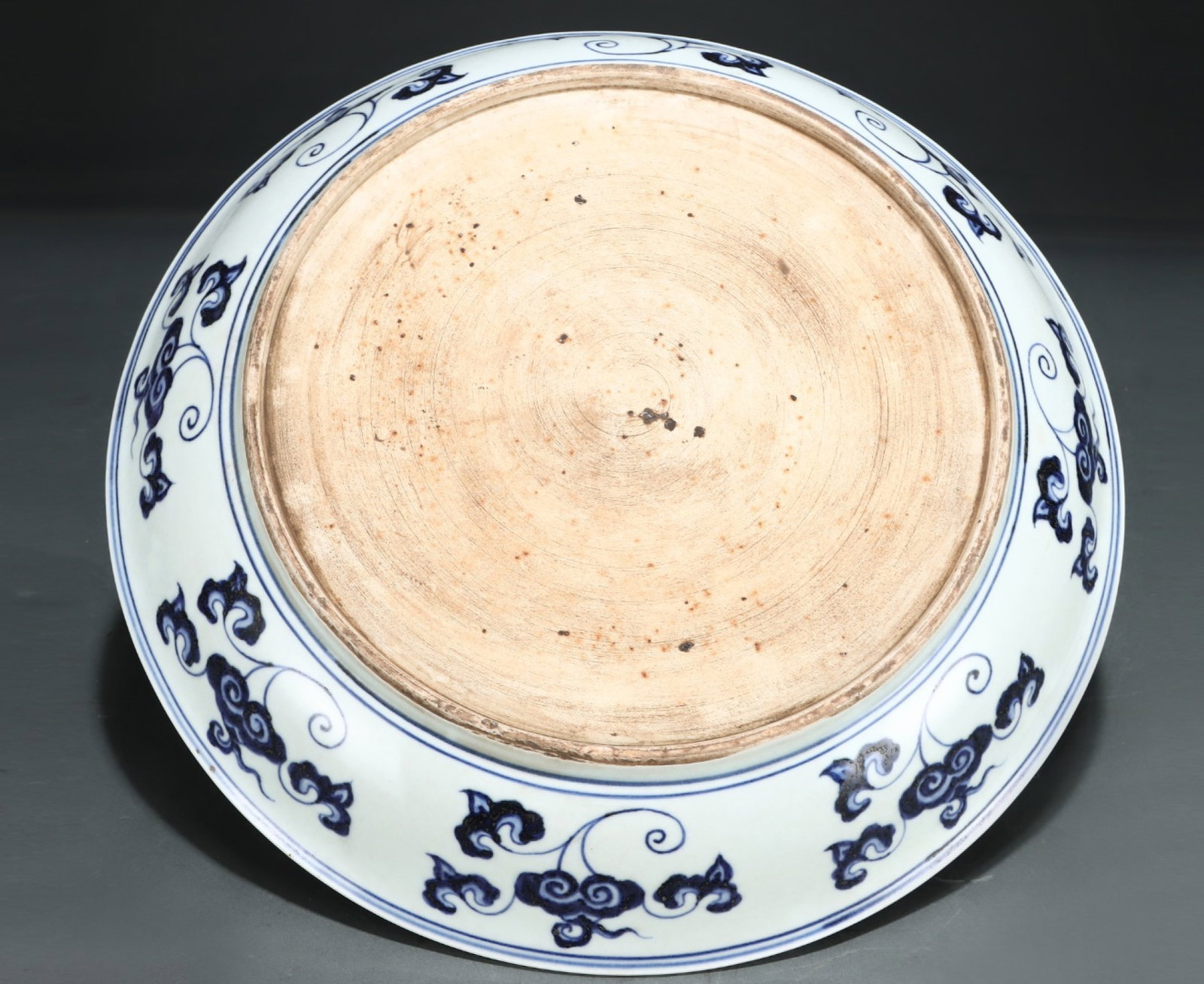 A Huge Blue and White Auspicious Cloud and Dragon Pattern Plate - 5