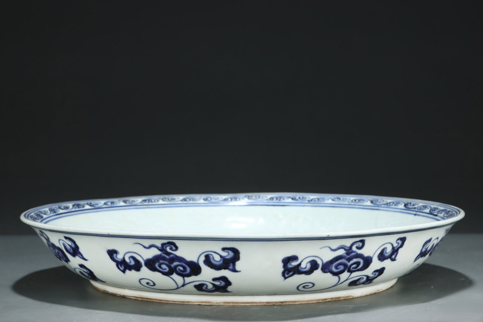 A Huge Blue and White Auspicious Cloud and Dragon Pattern Plate - 8