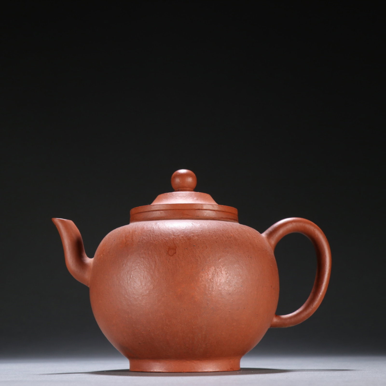 A Rare Purple Sands Teapot: A Rare Purple Sands Teapot,Qing Dynasty,China,Meng Chen Mark,Size:4.1inx5.5in 紫砂茶壶,中国清代,孟臣款