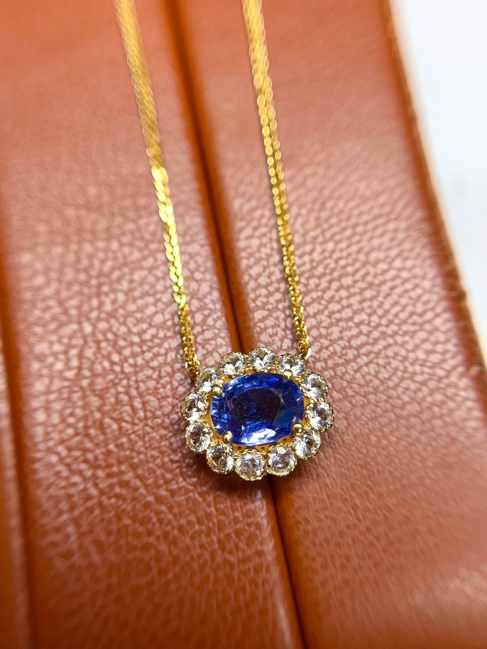 A Exquisite 18k Gold Inlaid 0.80ct Natural Sapphire Pendant,Inlaid Diamond: A Exquisite 18k Gold Inlaid 0.80ct Natural Sapphire Pendant,Inlaid Diamond,Total Weight:1.72g 18k金镶 0.80ct 天然蓝宝石吊坠,嵌钻௾