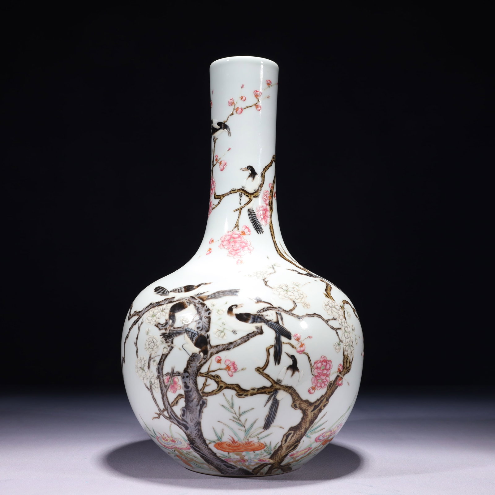 An Exquisite Famille-Rose Flower and Bird Pattern Vase: An Exquisite Famille-Rose Flower and Bird Pattern Vase,Qing Dynasty,China,Yongzheng Six-character Mark,Size:6.7inx13.8in,Weight:1700g 粉彩花鸟纹瓶,中国&