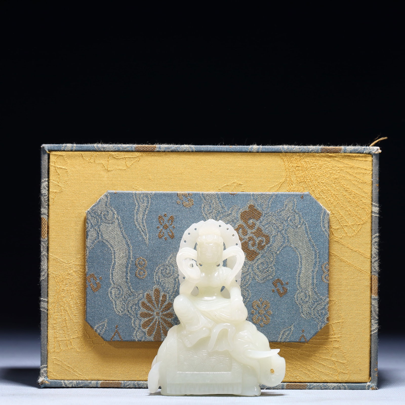 An Exquisite White Jade Statue of Samantabhadra: An Exquisite White Jade Statue of Samantabhadra,Qing Dynasty,China,Size:2.8inx1inx3.5in,Weight:200g 白玉普贤菩萨像,中国清代