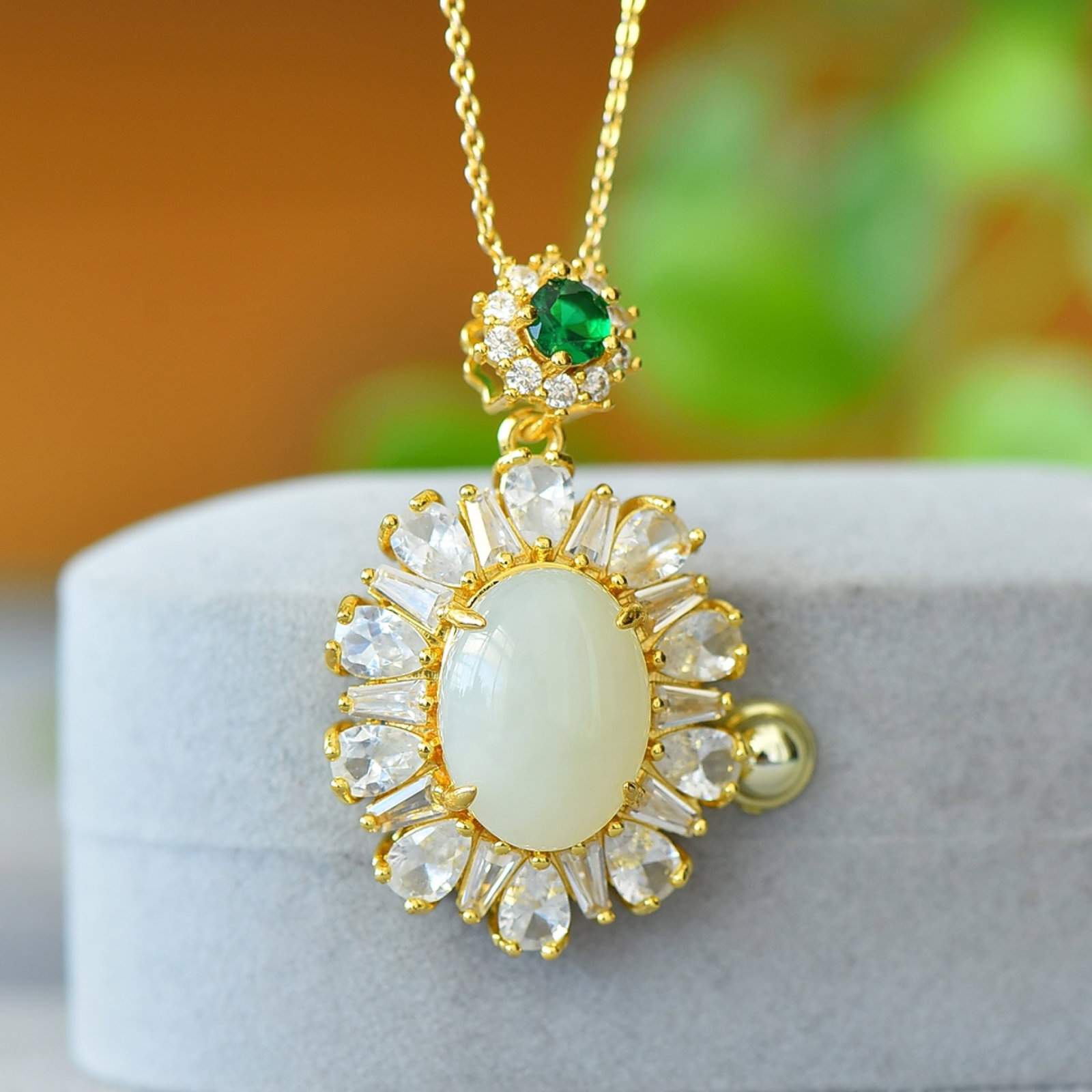 An Exquisite Bronze-Gold Plated Inlaid White Jade Necklace,Inlaid Diamond: An Exquisite Bronze-Gold Plated Inlaid White Jade Necklace,Inlaid Diamond,Size:12mmx16mm 铜镀金镶白玉项链,嵌钻石