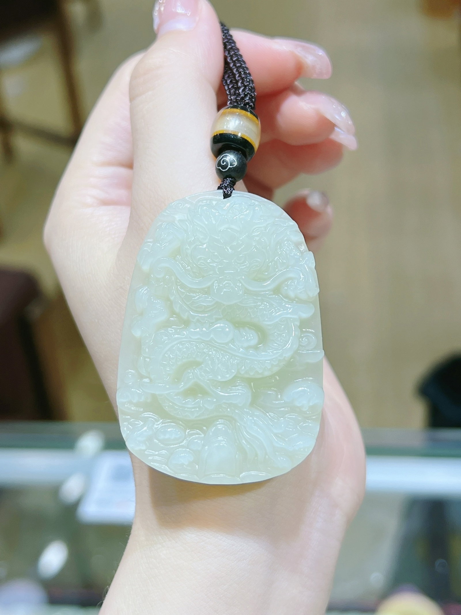 An Exquisite White Jade Dragon Pattern Pendant: An Exquisite White Jade Dragon Pattern Pendant,Size:38mmx54mm