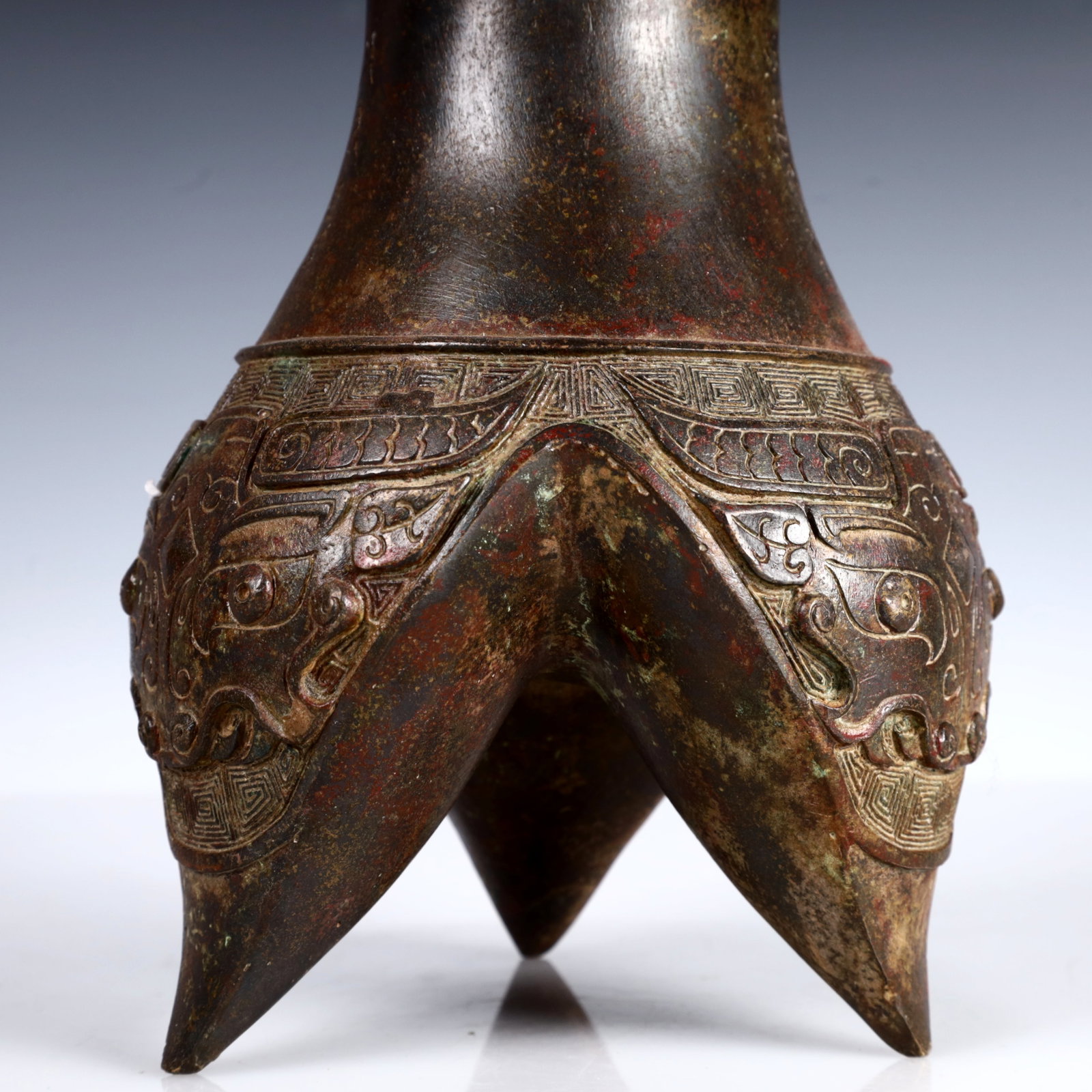 A Rare Bronze Beast-Face Pattern Flagon - 15
