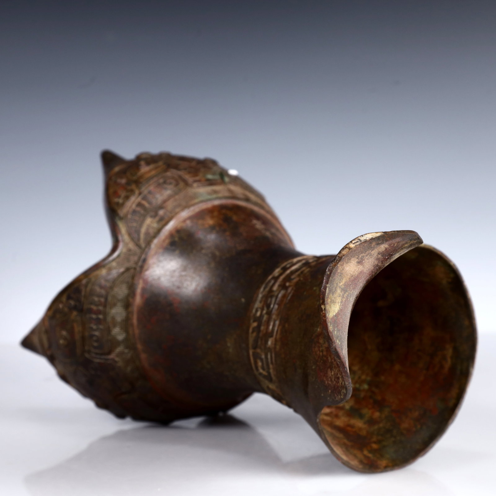 A Rare Bronze Beast-Face Pattern Flagon - 16