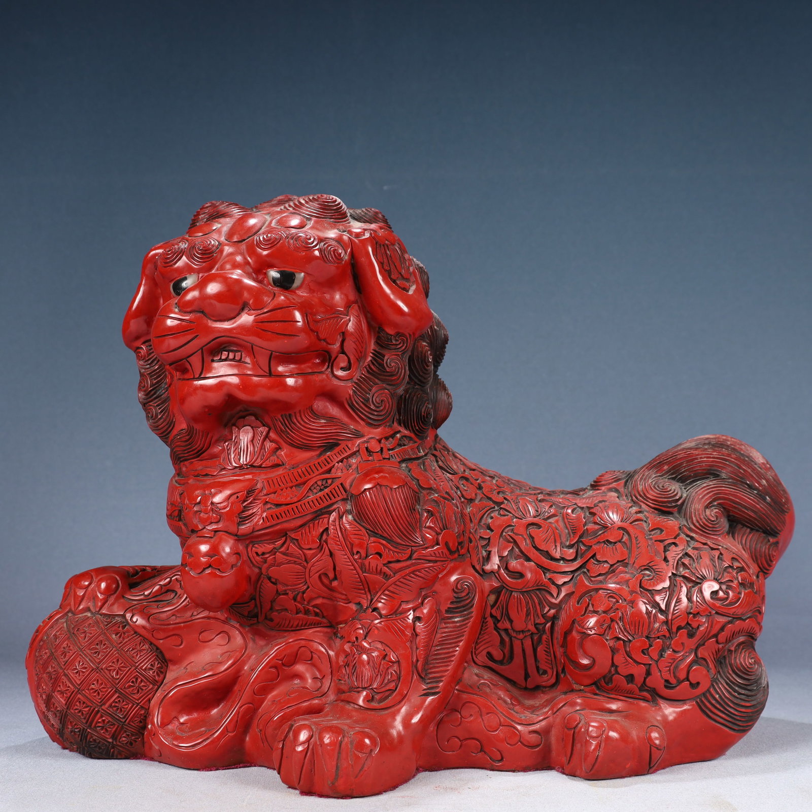 A Huge Carved Red Lacquer Flower Pattern Lion Ornament: A Huge Carved Red Lacquer Flower Pattern Lion Ornament,Qing Dynasty, China,Size:15.7inx7.5inx11.8in,Weight:4050g